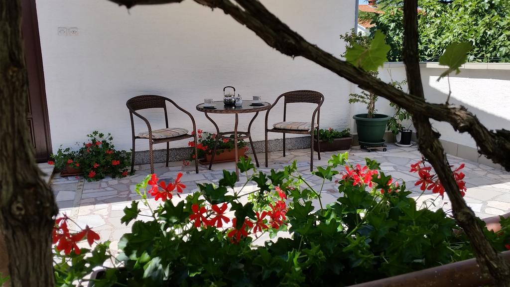 Apartmani Malinska Exterior photo