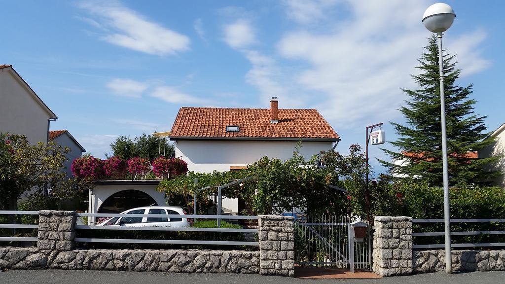 Apartmani Malinska Exterior photo